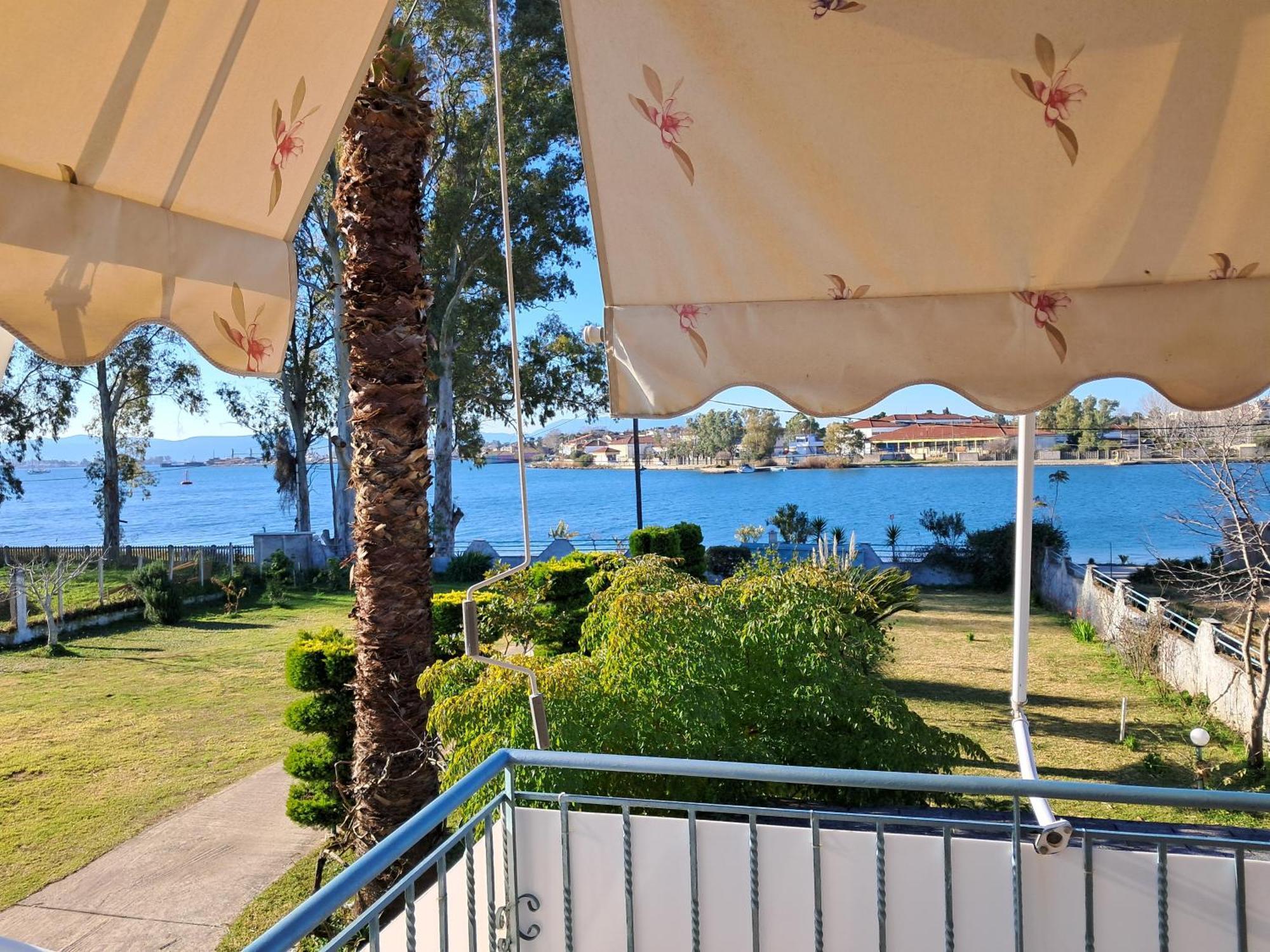 Top Floor On Villa, 3' From Center, By The Sea! Host Is Efi Kwsta Превеза Экстерьер фото